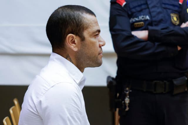 Daniel Alves é condenado a quatro anos e meio de prisão