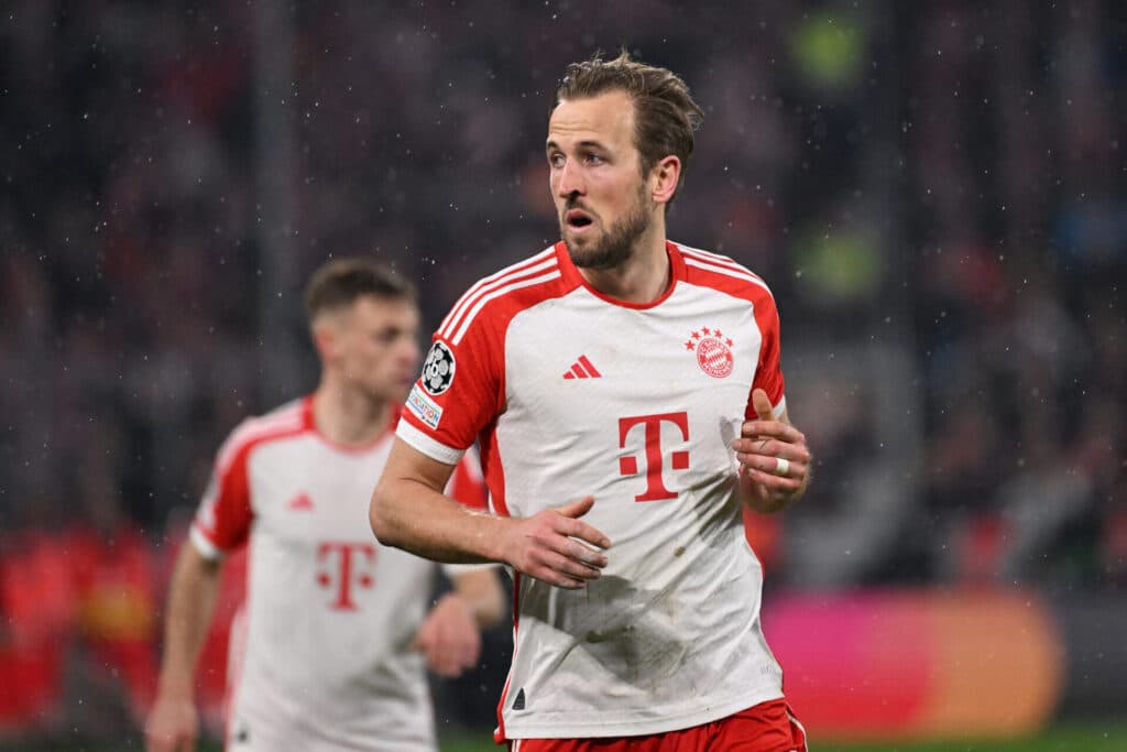 Bayern reverte crise e se classifica às quartas da Champions; PSG também avança