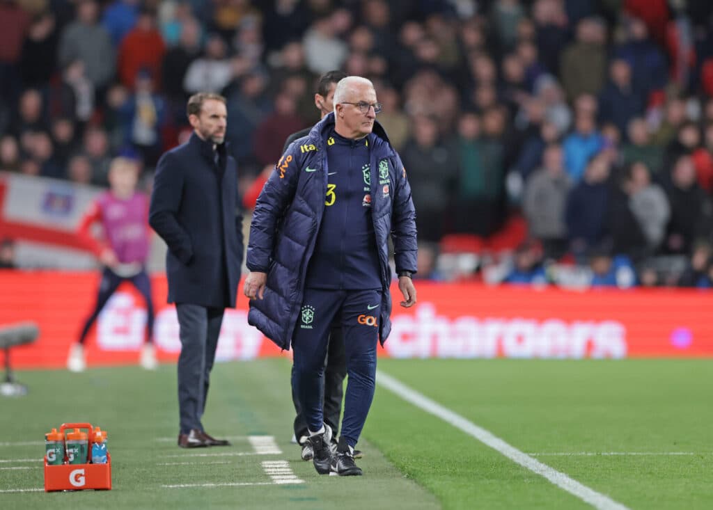 Dorival destaca estreias no Brasil e elogia Endrick: “O tempo vai mostrar”