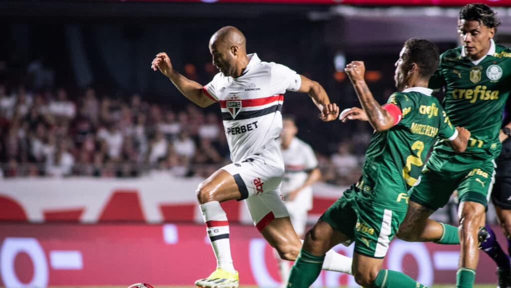 São Paulo e Palmeiras empatam em clássico polêmico no MorumBis