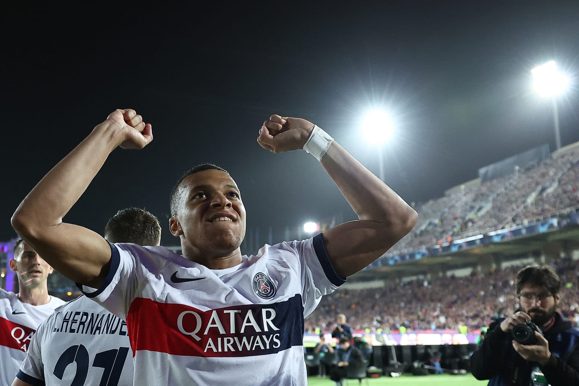 PSG goleia o Barcelona de virada e avança às semifinais da Champions