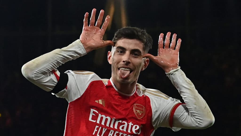 Arsenal fica sem centroavante disponível após lesões