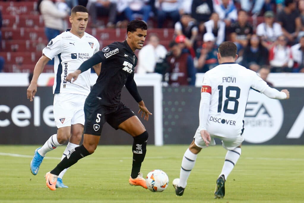 Botafogo perde na altitude para a LDU e se complica na Libertadores