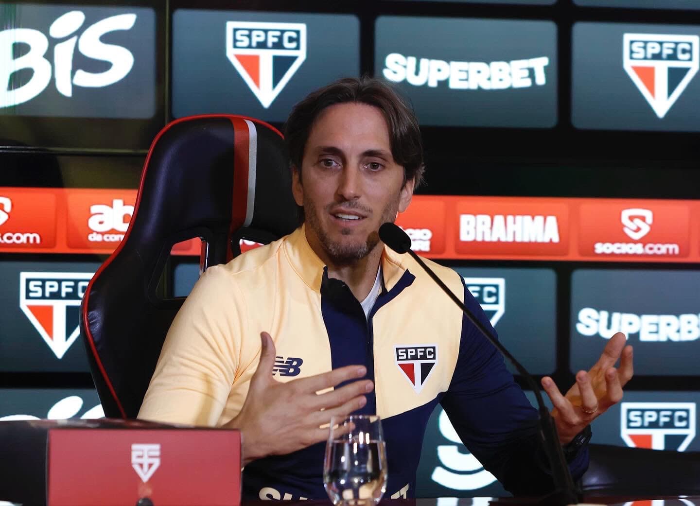 ‘Tive muitas ofertas, mas queria estar aqui’, diz Zubeldía, novo técnico do São Paulo