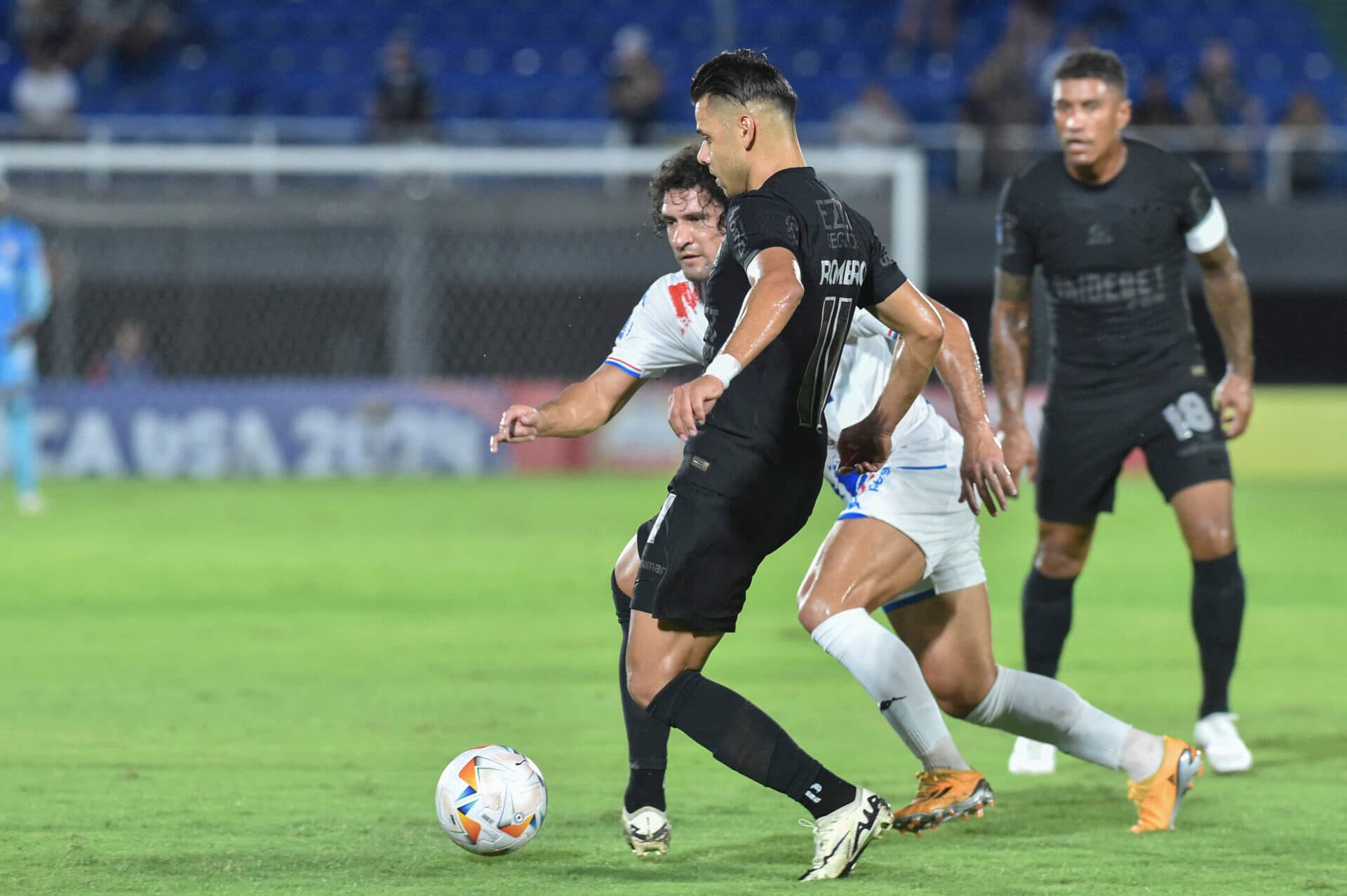 Corinthians faz valer o favoritismo e vence o Nacional no Paraguai