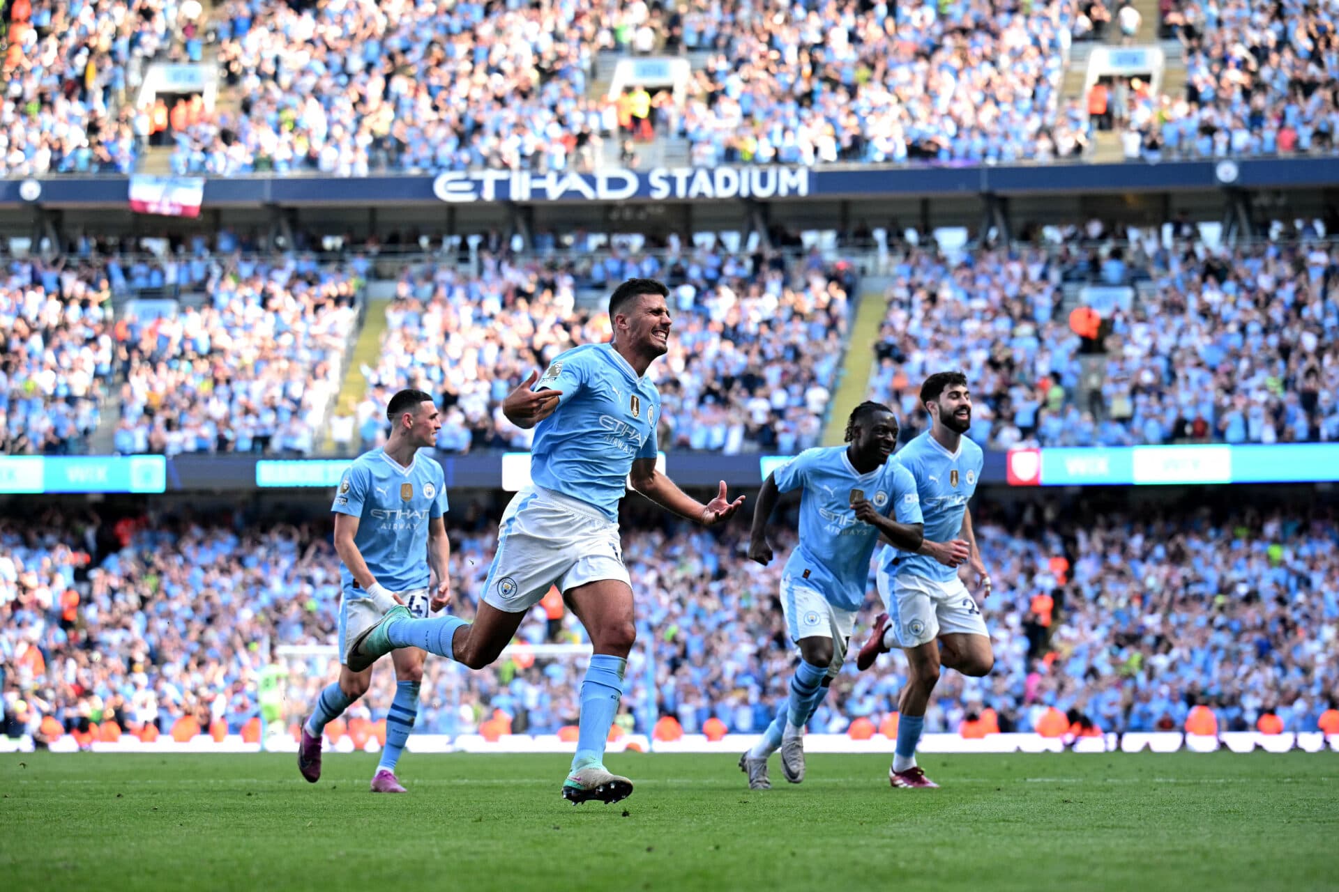City é tetracampeão inglês na última rodada ao vencer o West Ham