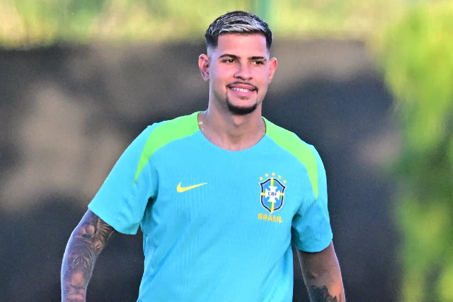 Titular, Bruno Guimarães não poupou medida da entidade sul-americana - Frederic J. Brown/AFP