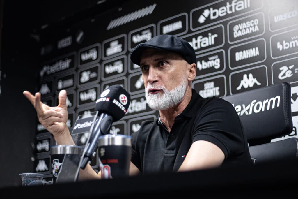 Vasco vence Álvaro Pacheco em decisão da FIFA, entenda polêmica