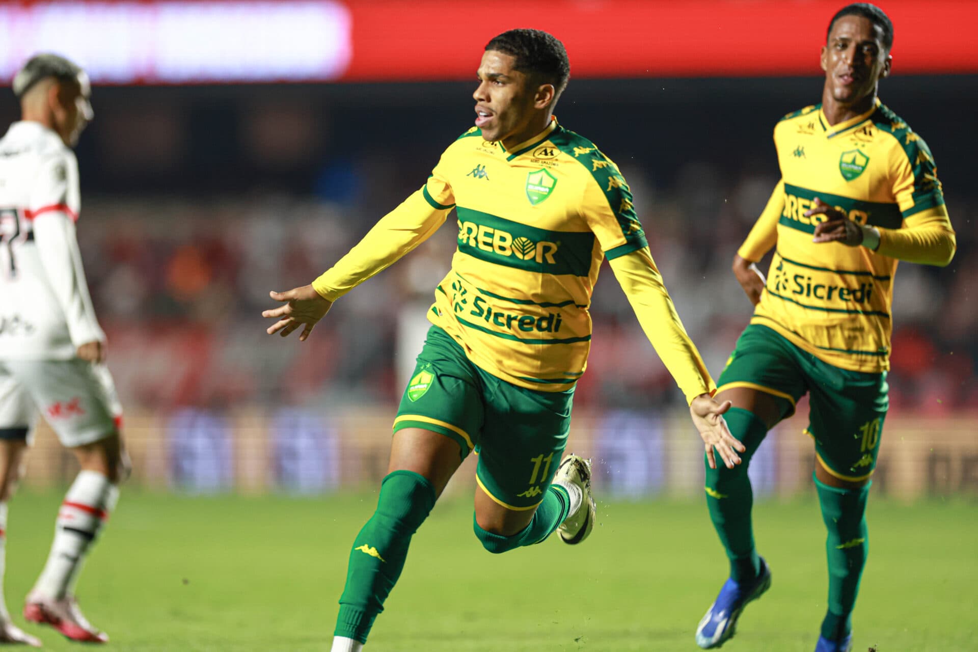 Cuiabá surpreende e bate o São Paulo dentro do MorumBis