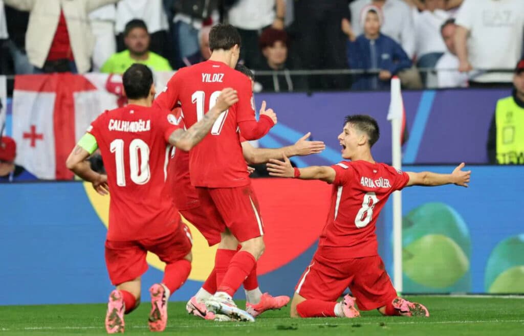 Arda Guler faz golaço, e Turquia vence Geórgia na Eurocopa