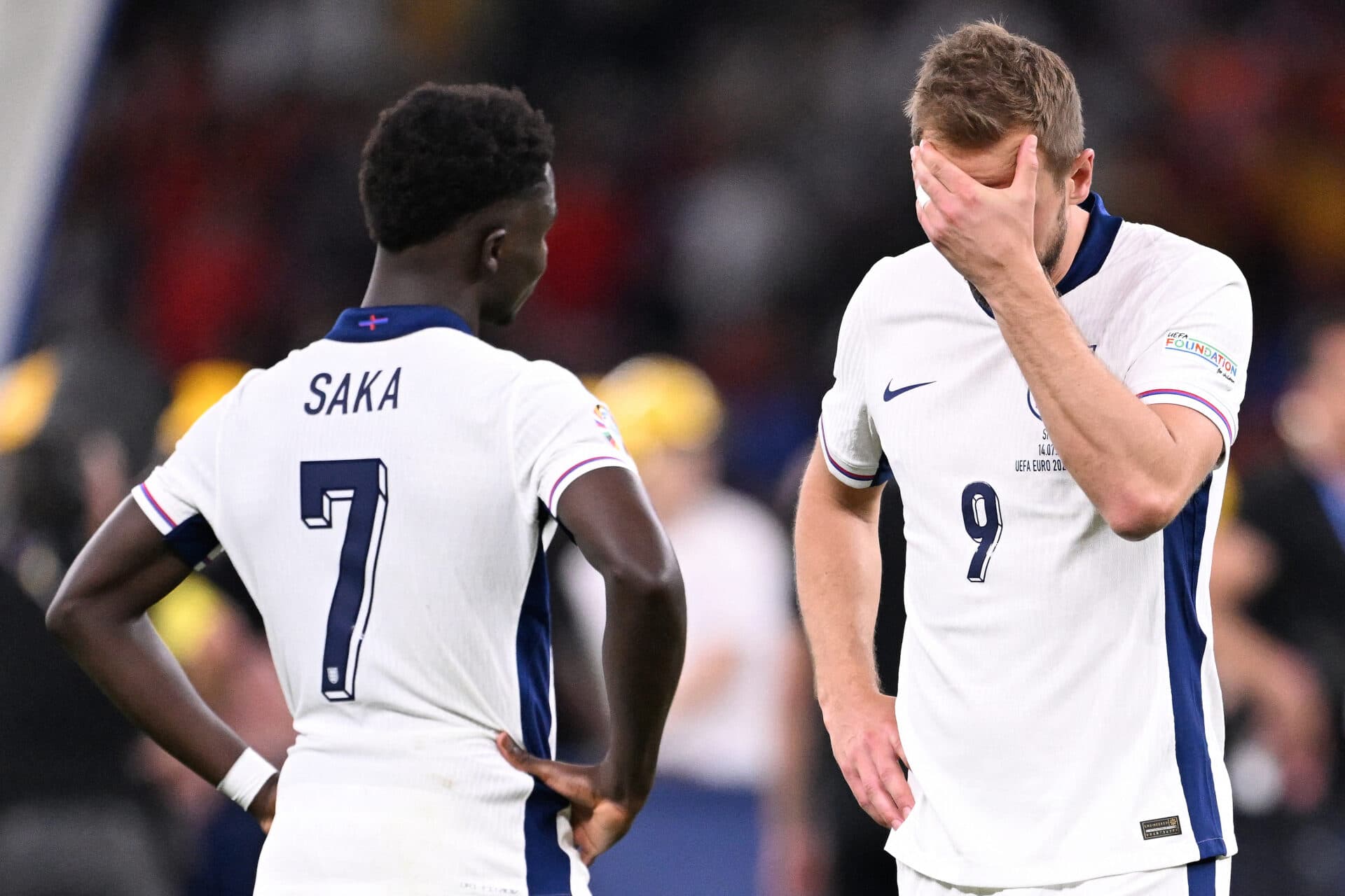 Inglaterra perde invencibilidade de 13 jogos e sua 2ª final de Euro seguida