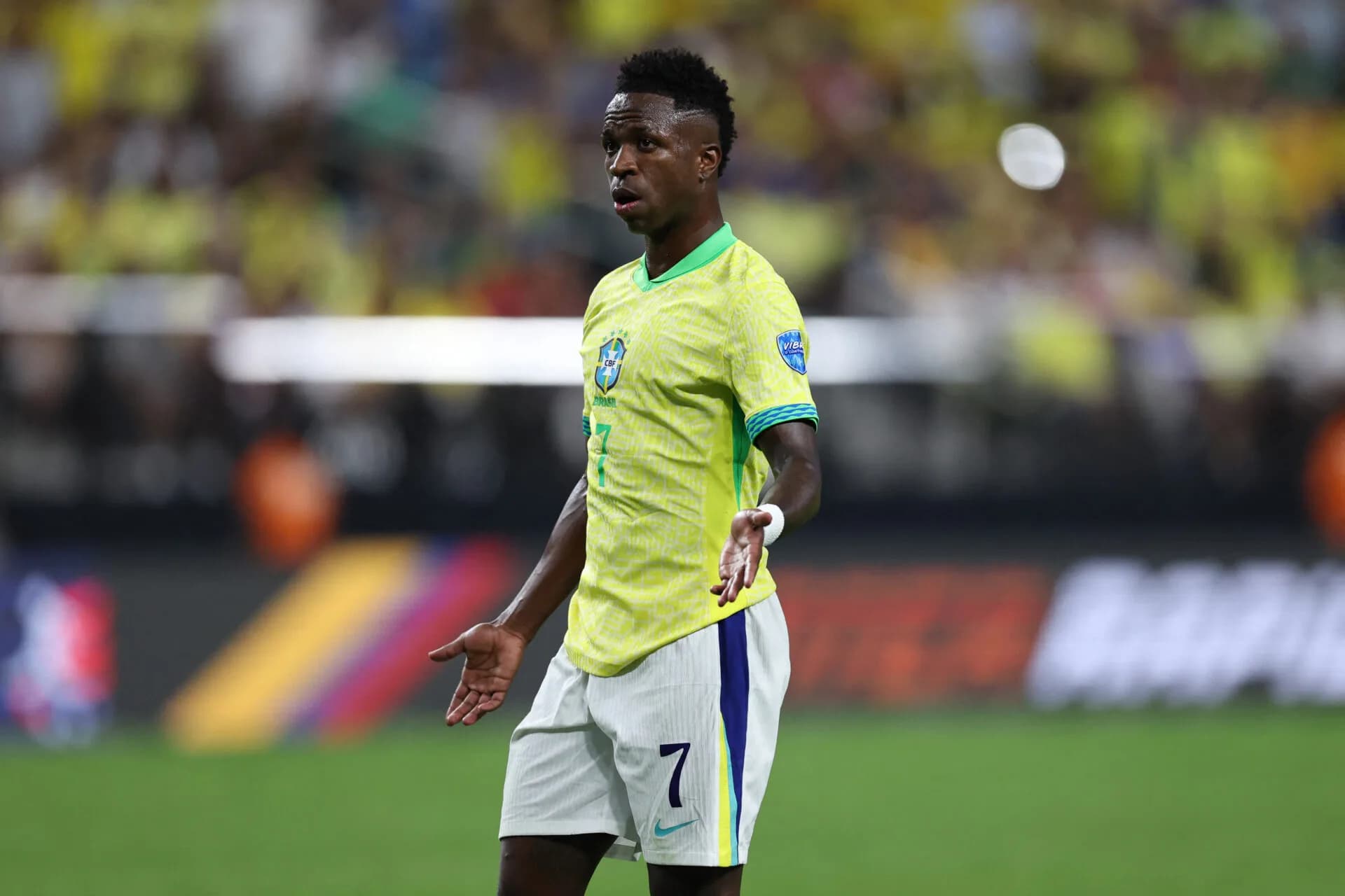 Ausente na eliminação do Brasil, Vini Jr. vê Bola de Ouro ameaçada