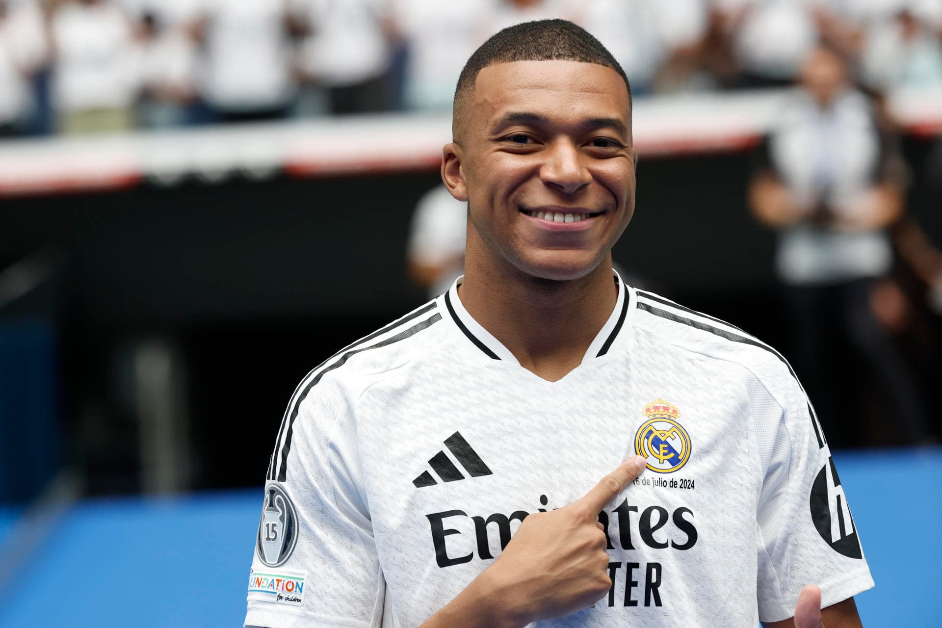 Mbappé entra em guerra com o PSG