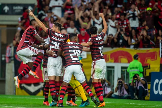 Flamenguistas comemoram classificação contra Emelec - Marcelo Cortes / Flamengo