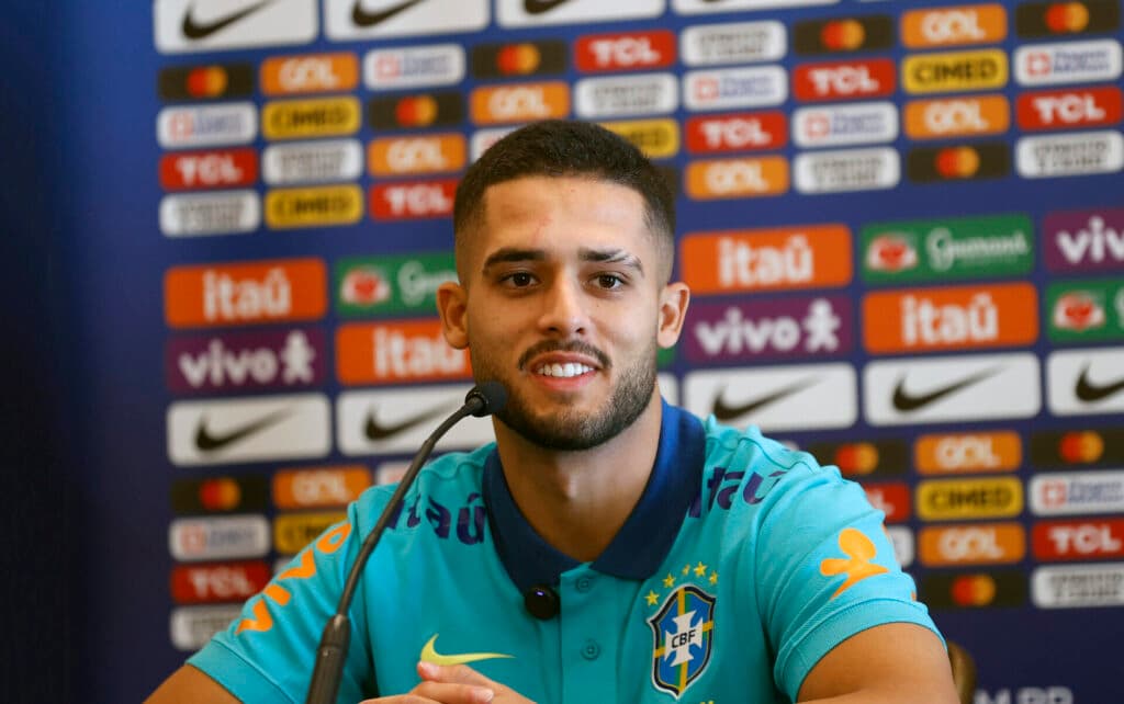 Dortmund acerta a contratação do lateral brasileiro Yan Couto