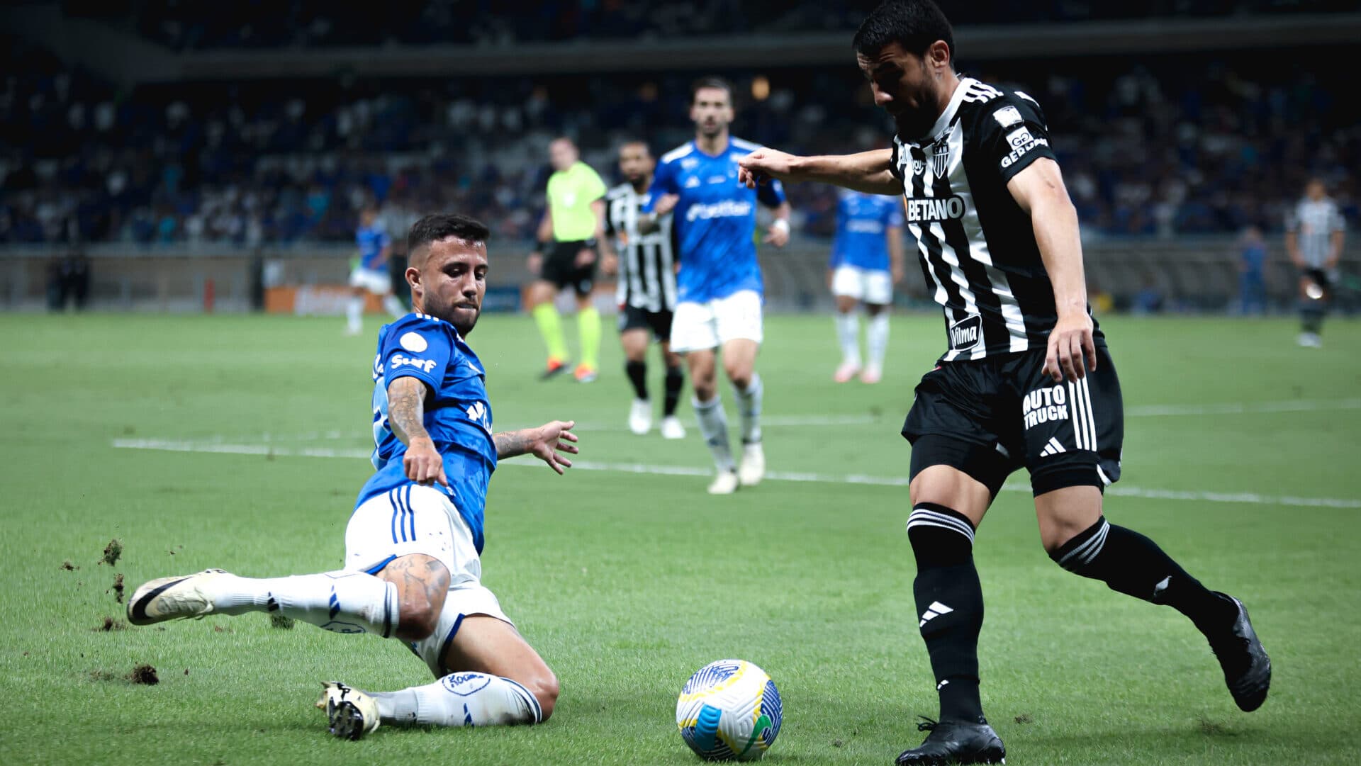Fabrício Bruno critíca duramente arbitragem em jogo contra Atlético