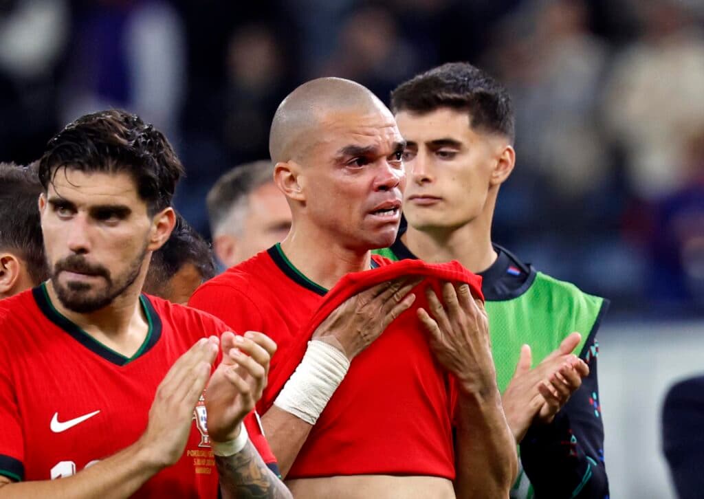 Aos 41 anos, Pepe anuncia aposentadoria do futebol