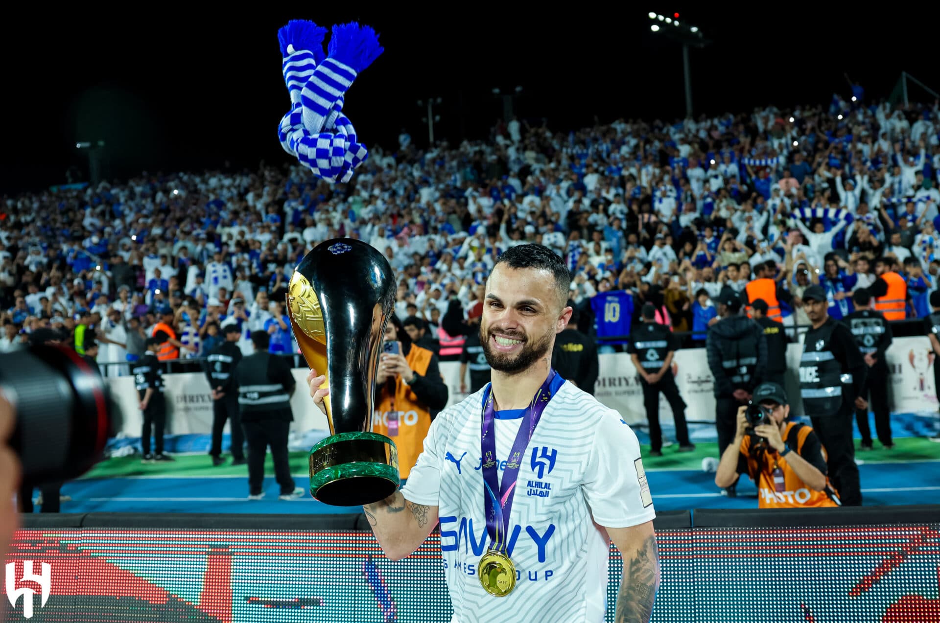 Michael rescinde com árabes e acerta retorno ao Flamengo