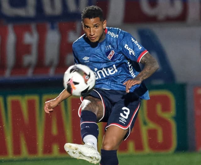 Izquierdo, do Nacional, sofreu arritmia - Divulgação / Nacional
