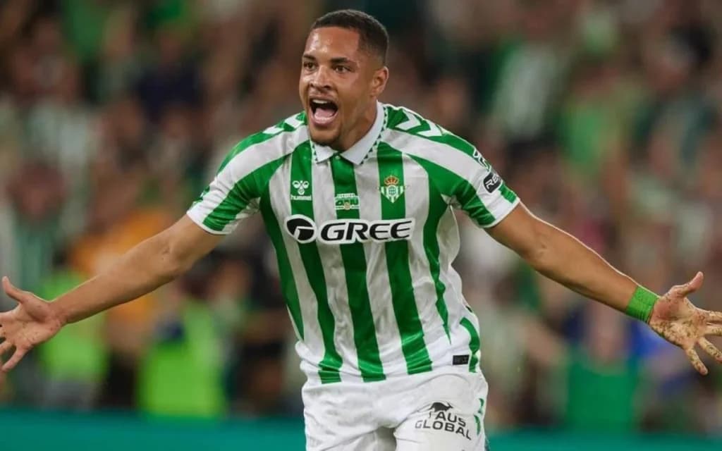 Vitor Roque assiste vídeos de craque brasileiro para melhorar