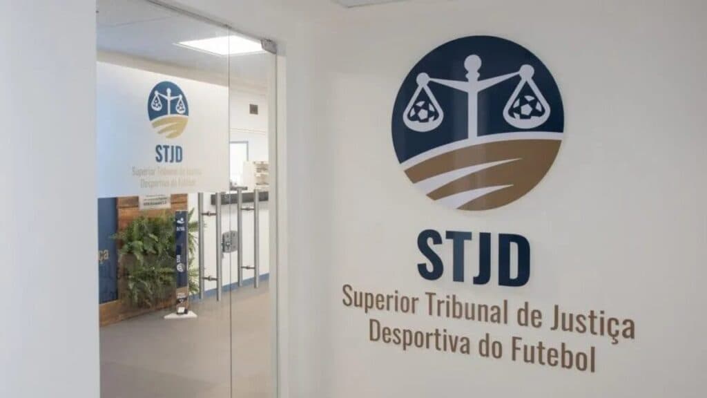 STJD reverteu suspensões de Palmeiras e São Paulo por multas