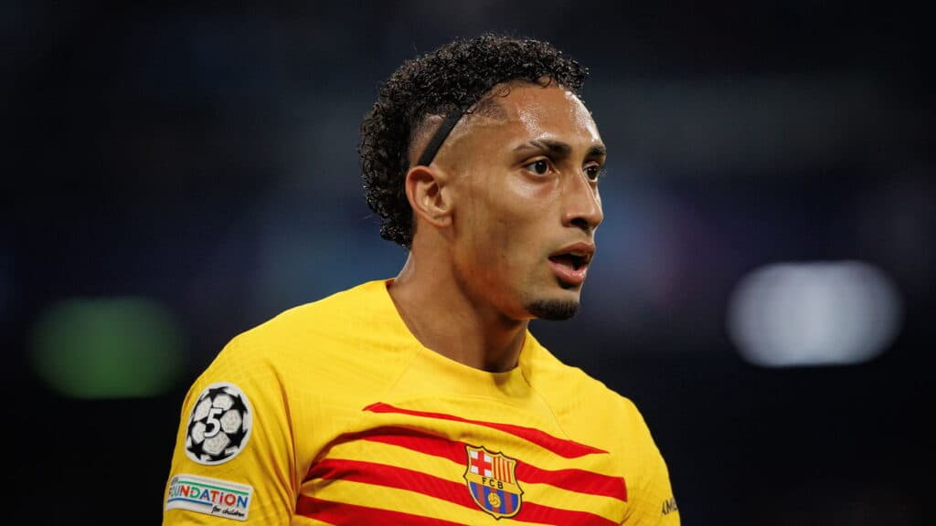 Jornal espanhol exalta Raphinha: ‘Mistura de Rivaldo e Rivellino’