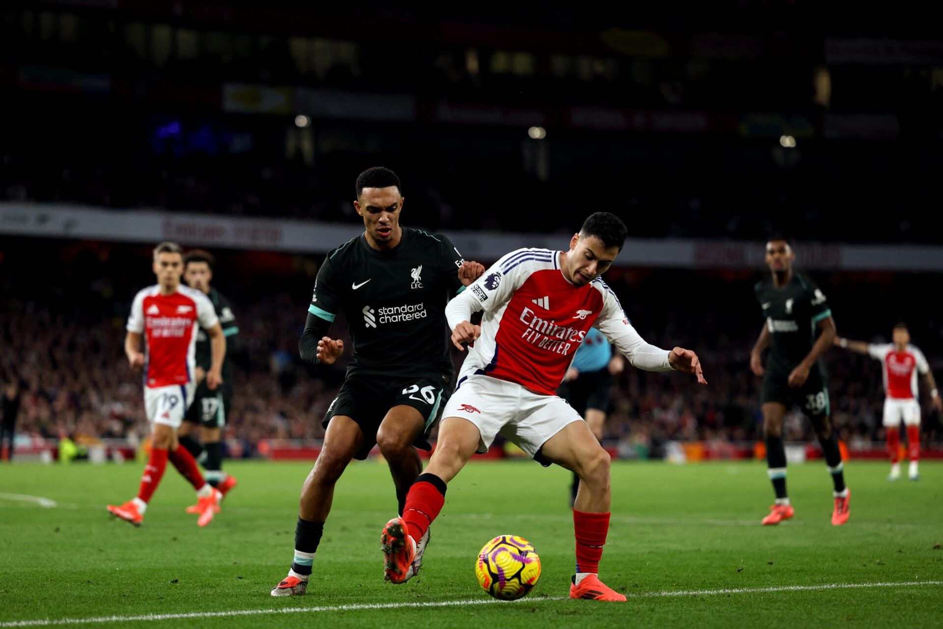 Liverpool busca empate contra Arsenal, mas perde liderança para o City