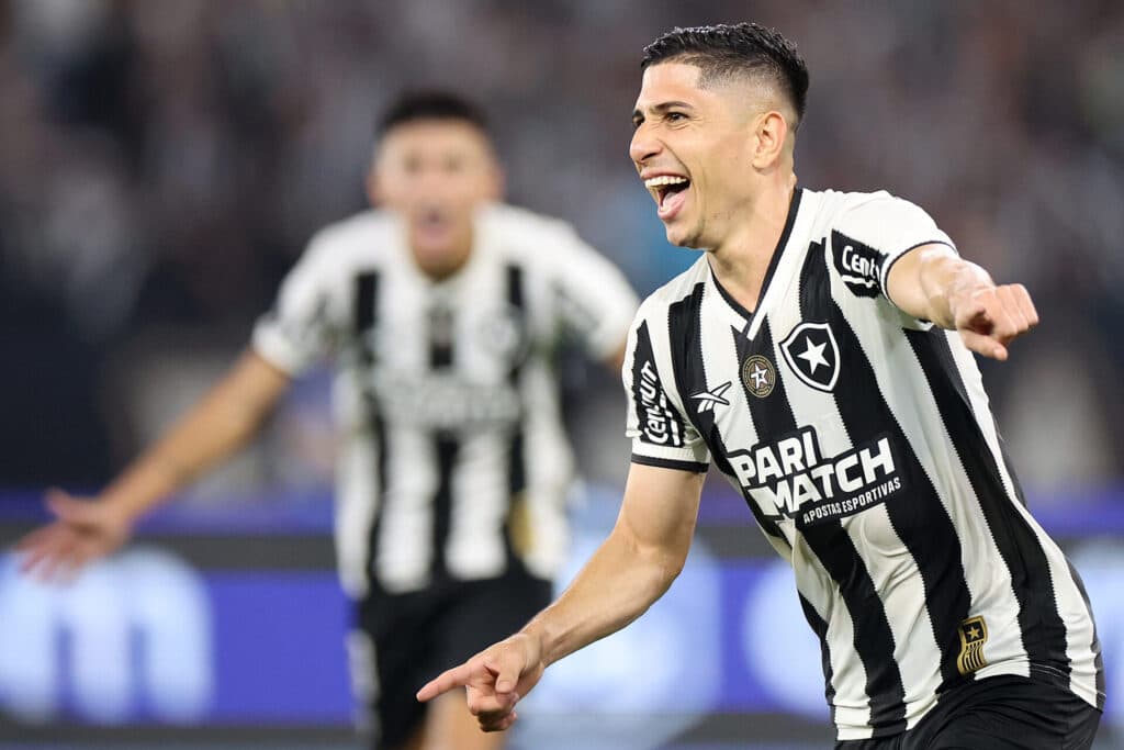 Botafogo goleia o Peñarol e encaminha final inédita na Libertadores