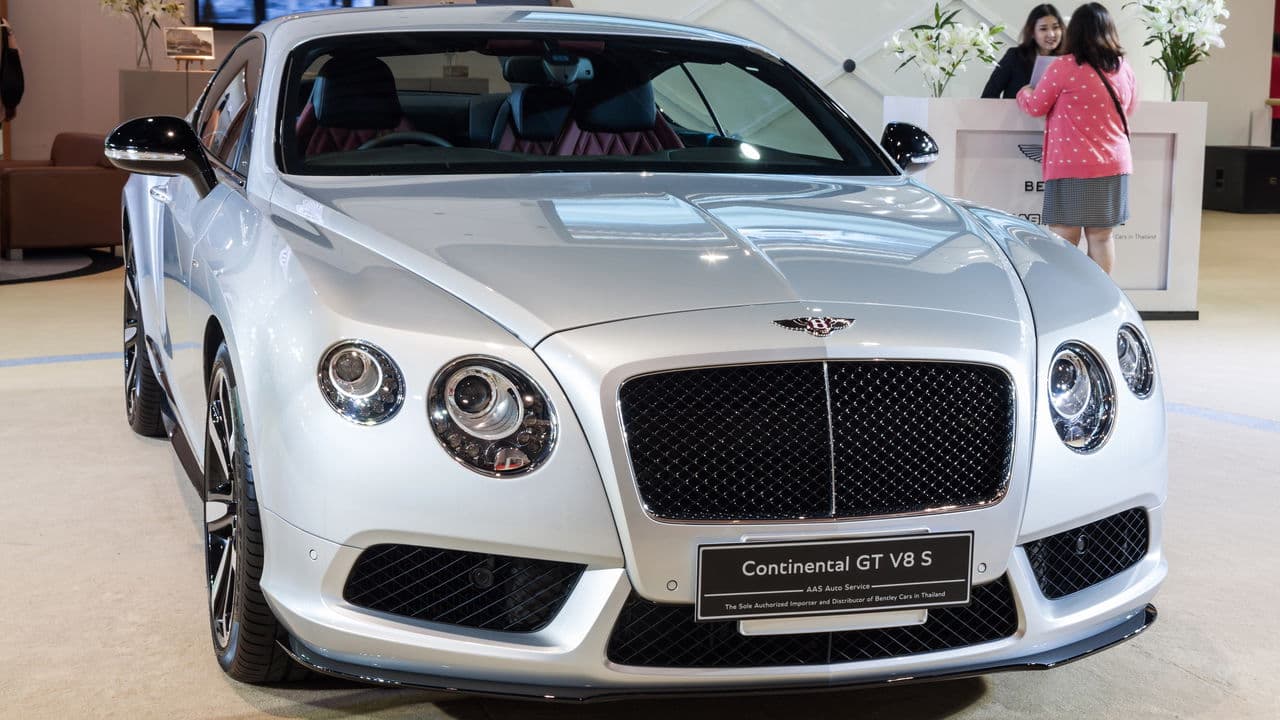 Neymar tem coleção de carros de 40 milhões