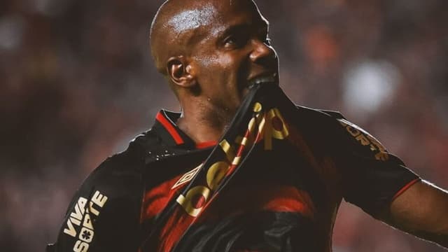 Sport goleia o Guarani e pressiona o Santos na série B