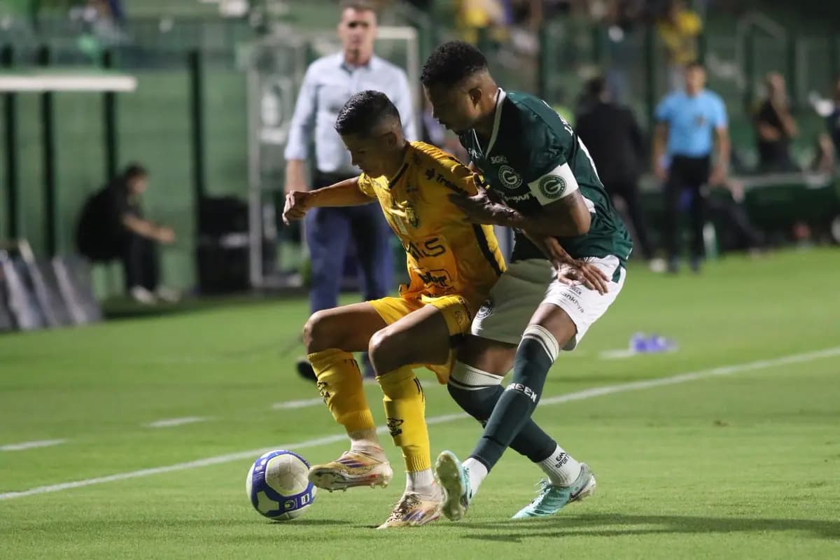 Goiás vence o Amazonas e se segura na parte de cima da tabela