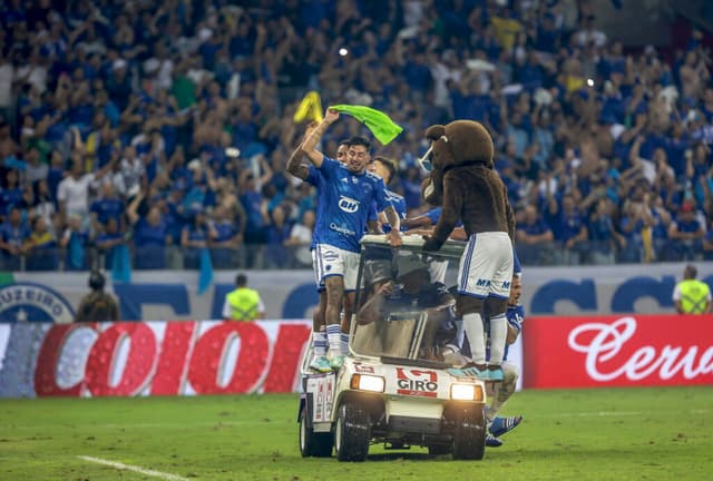 Jogadores do Cruzeiro comemoram volta à Série A - STAFF IMAGES / CRUZEIRO