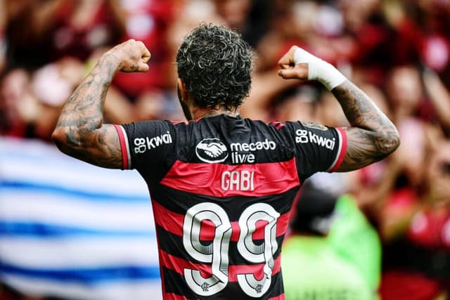 Gabriel Barbosa, o Gabigol, comemora um de seus gols contra o Atlético-MG - Alexandre Battibugli/PLACAR