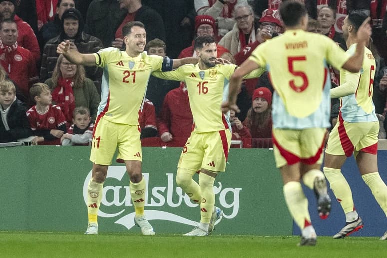 Espanha vence a Dinamarca e se consolida como líder do grupo