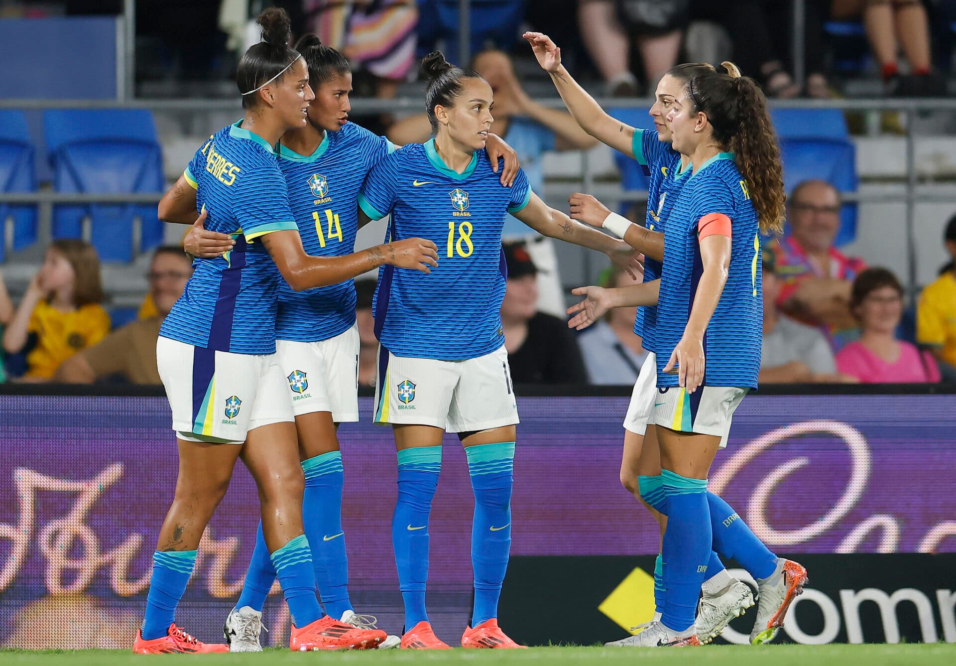 Seleção feminina bate Austrália e fecha amistosos com 100%