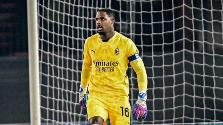 Maignan explica lance que causou sua expulsão em derrota do Milan na Liga Europa