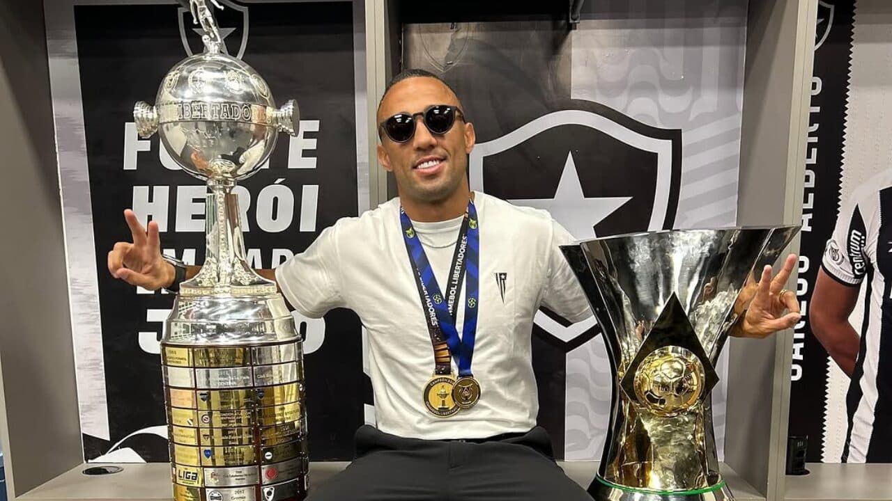 Botafogo deve perder lateral titular no fim da temporada