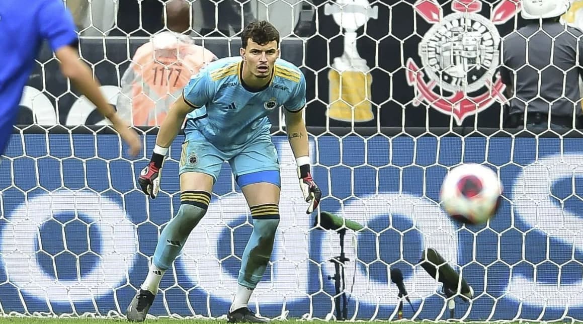Goleiro do Cruzeiro quebra recorde do século na Libertadores