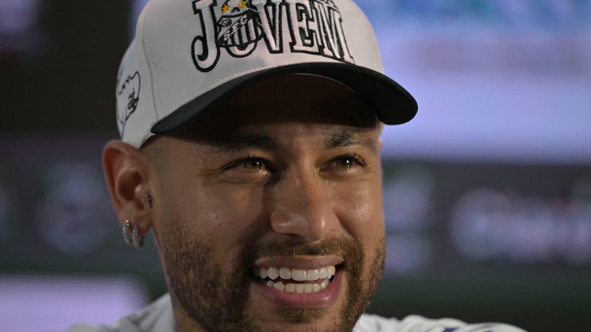 Neymar reduz salário em 97,6% para jogar no Santos