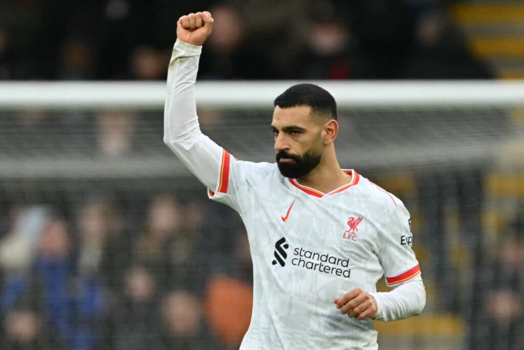Liverpool vence com mais uma atuação de gala de Salah e pressiona o Arsenal