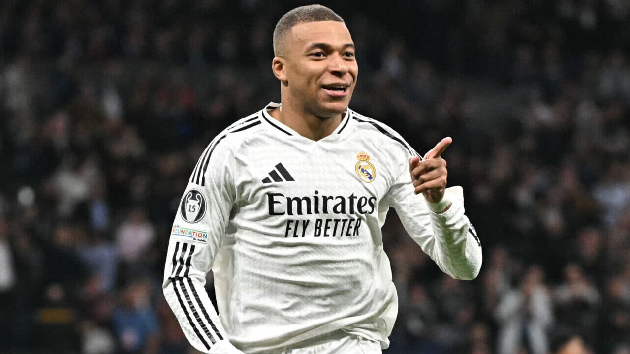 Feito histórico é alcançado por Mbappé após hat-trick em cima do City