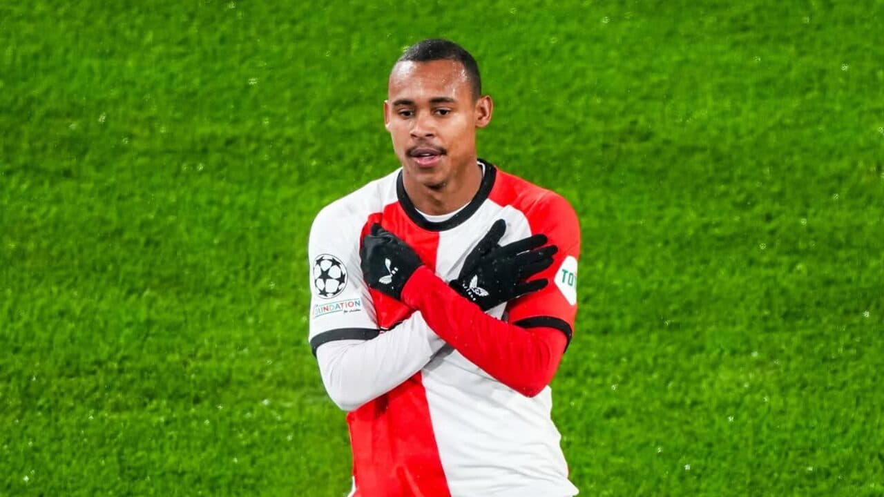 Milan é surpreendido pelo Feyenoord e sai em desvantagem na briga do playoff