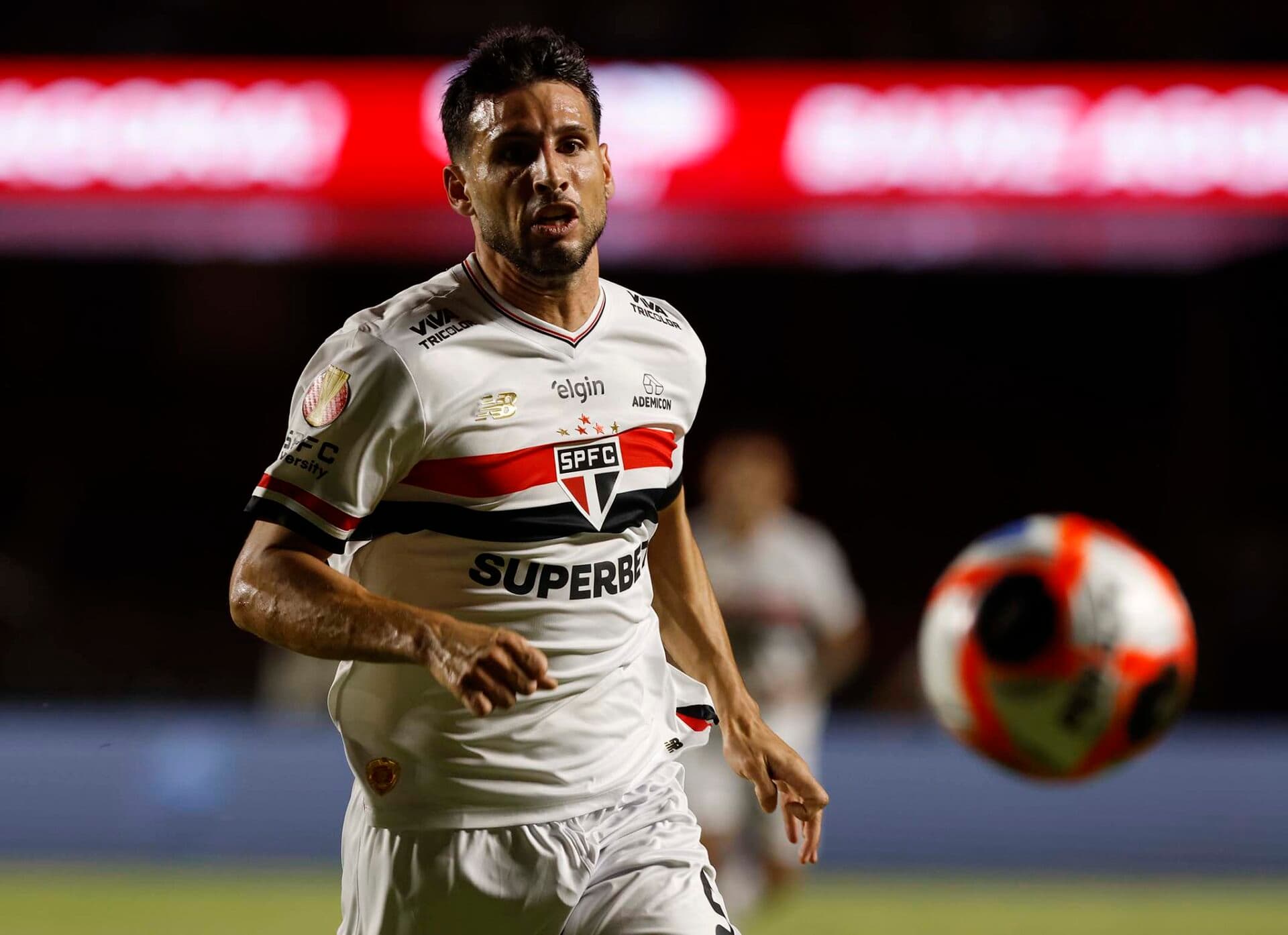 Calleri perde pênalti, e São Paulo e Sport ficam no 0 a 0