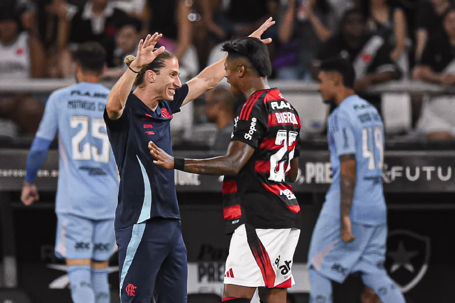Filipe Luís defende Bruno Henrique e compara danos de apostas aos do cigarro