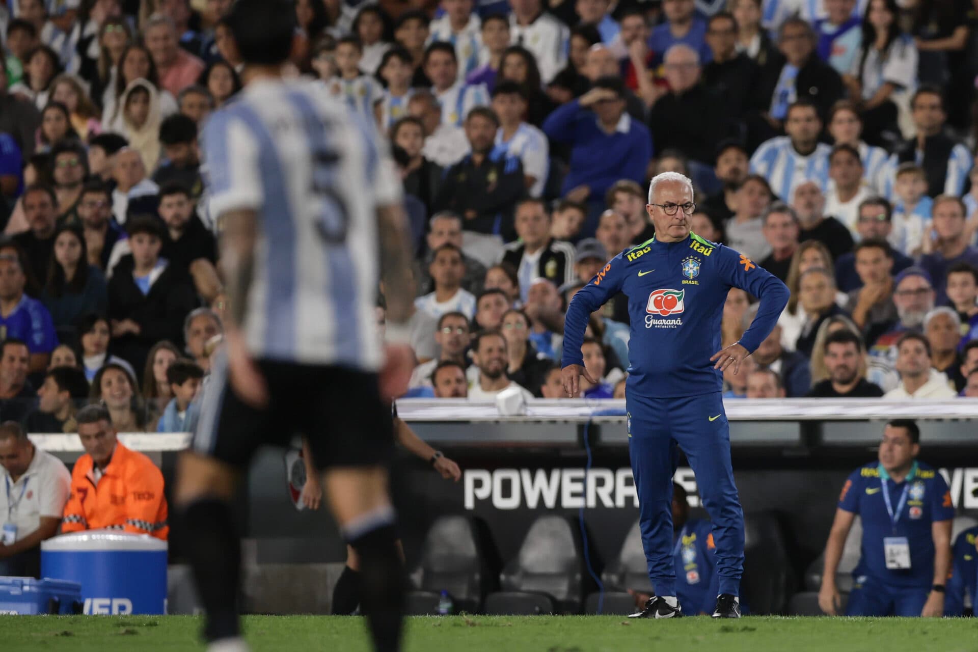 Dorival Júnior fica pressionado após derrota em Buenos Aires - EFE/ Luciano González
