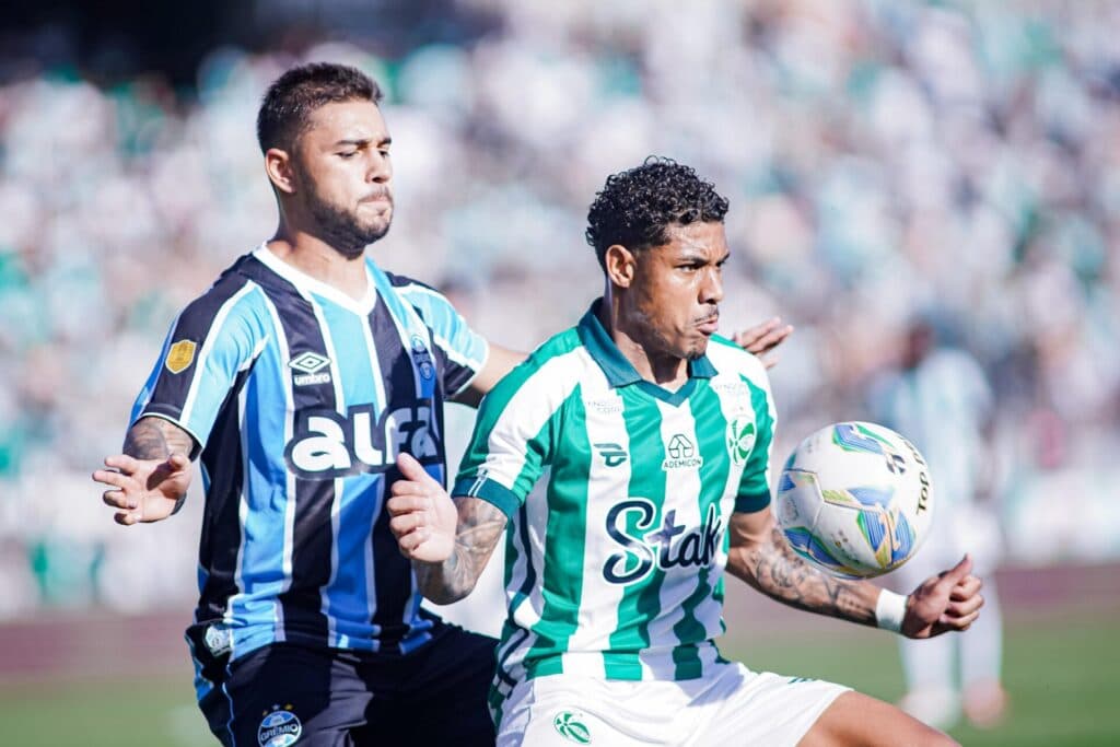 Grêmio supera drama contra Juventude e avança à final do Gaúcho