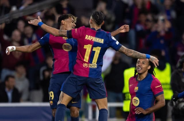 Raphinha e Yamal comemoram gol do Barcelona - Divulgação / Barcelona