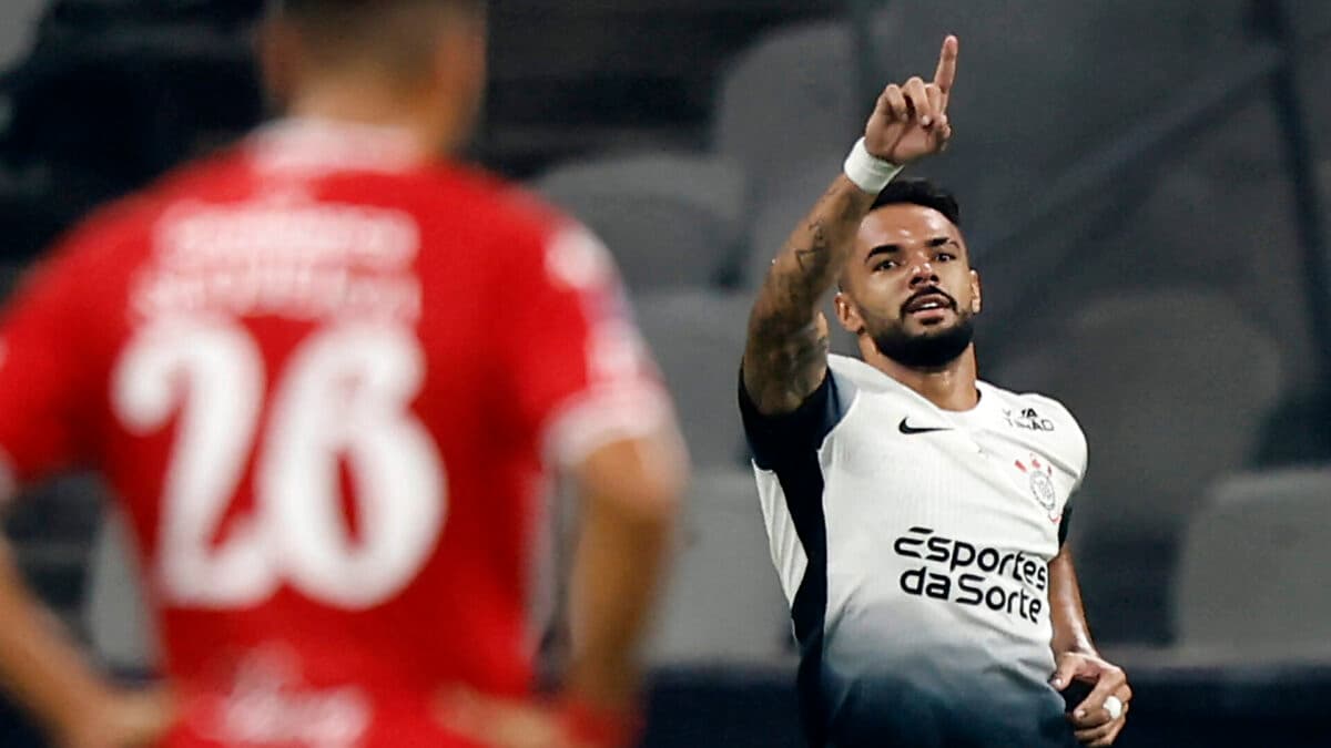 Raniele sofre lesão e desfalca o Corinthians na reta final da temporada