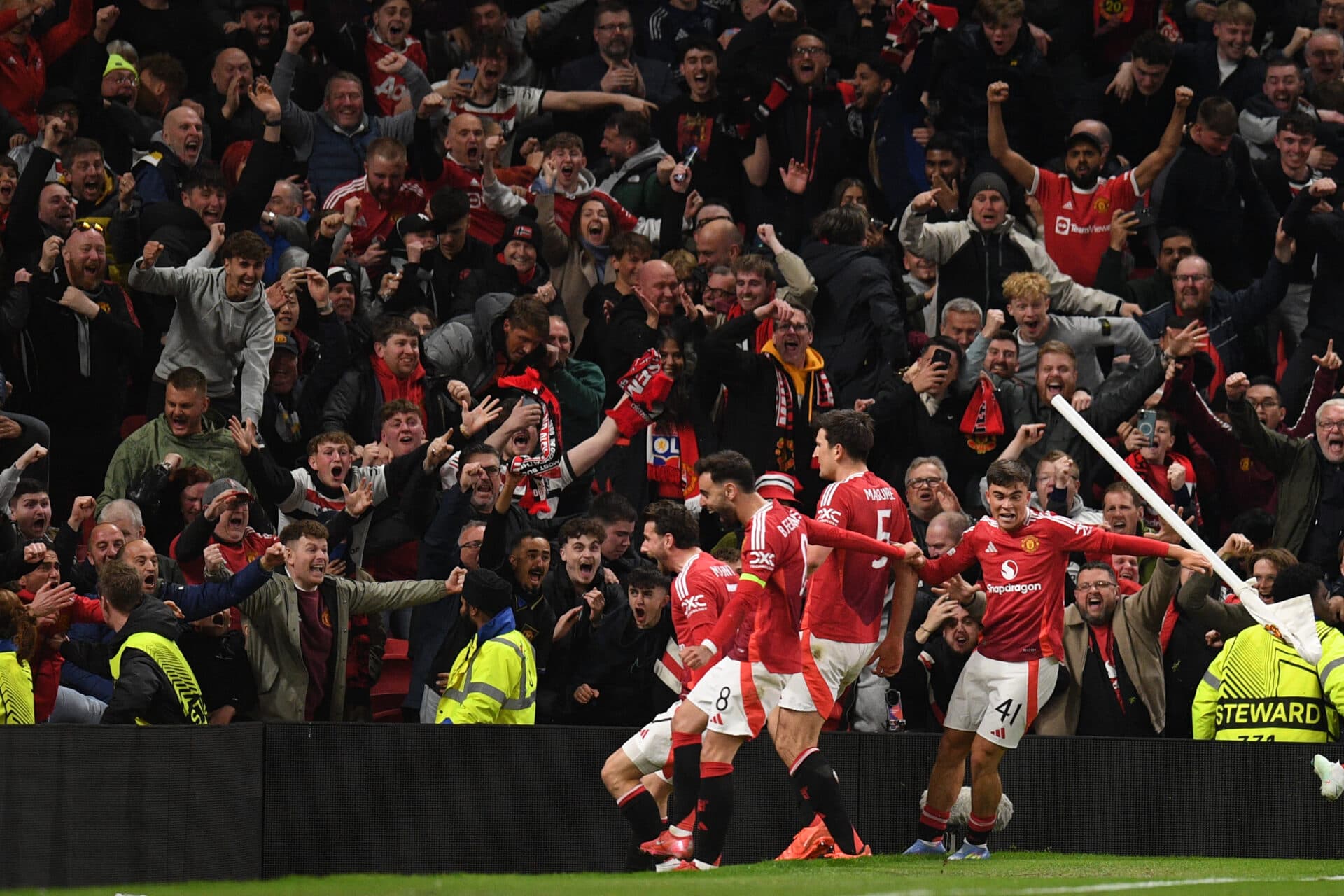 Liga Europa: United vence Lyon de forma heroica em jogo de nove gols