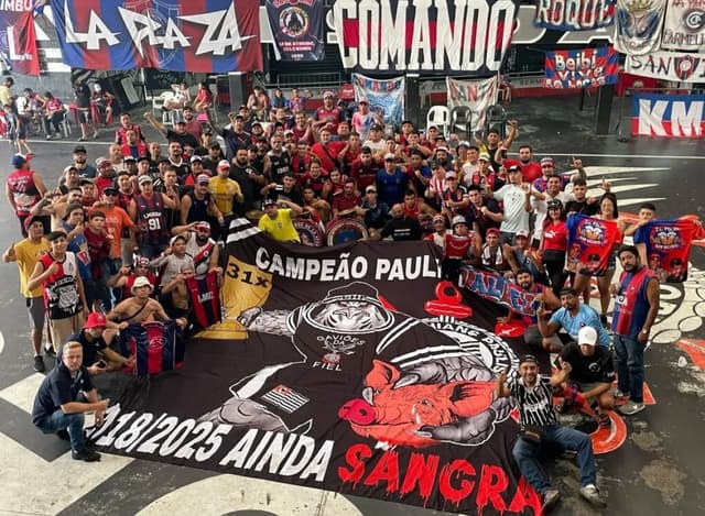 Organizadas do Cerro Porteño e Corinthians se encontraram antes de Palmeiras x Cerro pela Libertadores - Reprodução